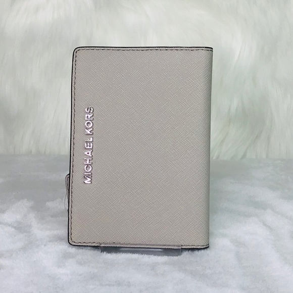 Michael Kors Jet Set Travel MD Card Case Wallet - Picture 7 of 8